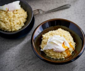 Risoto de limão e rosmaninho com ovo escalfado
