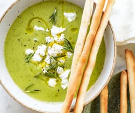 Crème de pommes de terre et courgettes, miettes de chèvre frais