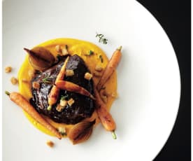 Beef cheeks with vanilla carrot purée and thyme glazed carrots