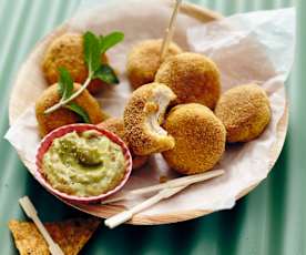 Hähnchen-Nuggets (scharf) mit Guacamole