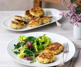 Kaspressknödel mit Blattsalat