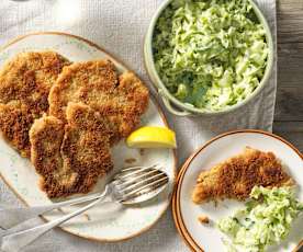 Haferflockenschnitzel mit Eisbergsalat