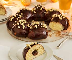 Roscón de Reyes con glaseado espejo de chocolate