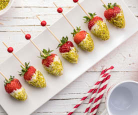 Fragole ricoperte al cioccolato bianco e pistacchi