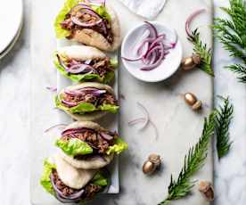 Bao buns de rabo de ternera