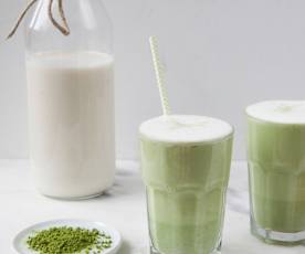 Lait d'amandes au thé matcha