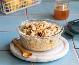 Owsianka jabłkowa z cynamonem i rodzynkami