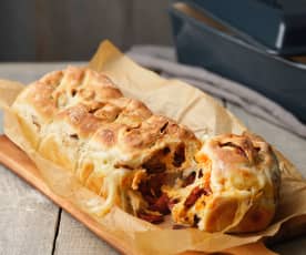 Chorizo, Mozzarella and Sun-dried Tomato Pull-apart Bread