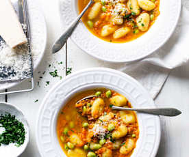 Consommé di verdure con gnocchi