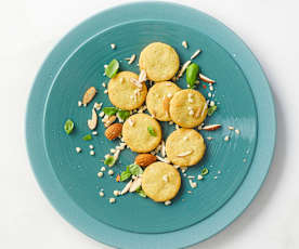 Biscottini salati al basilico e mandorle