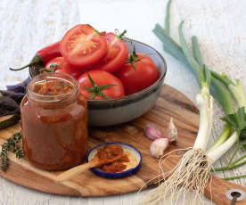Rich tomato relish