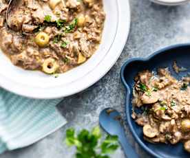 Babyfreundlicher Rindseintopf mit Champignons und Oliven