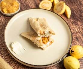 Tamal de dulce de guayaba y queso crema