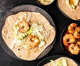 Fajitas de gambas con guacamole de yogur y brotes