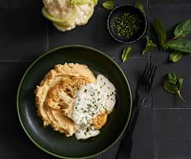 Couve-flor assada com puré de grão