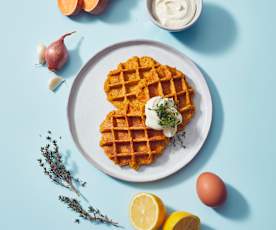 Süßkartoffelwaffeln mit Sour Cream