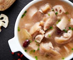 猪蹄红枣莲藕汤