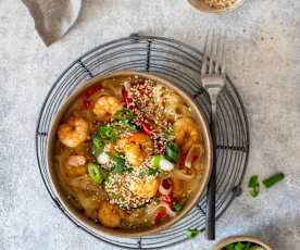 Makaron ryżowy z krewetkami w sosie kokosowym