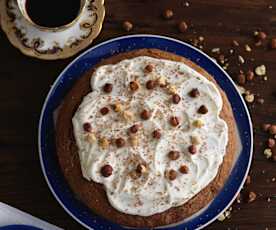 Bolo de avelã e café