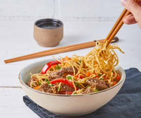 Salteado asiático con noodles TM6