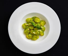 Gnocchi al pesto di broccoli e basilico di Mattia Poggi