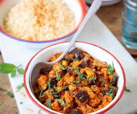 Ratatouille d'aubergines aux pois chiches, semoule parfumée