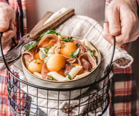 Pâtes fraîcheur au melon, jambon de Parme et basilic