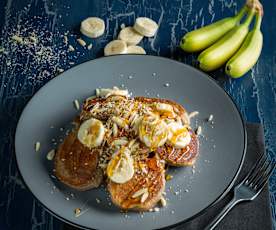 Pancake al grano saraceno e farro con banane