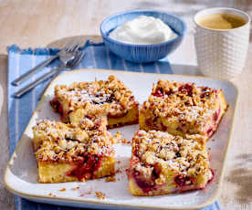 Zwetschgen-Blechkuchen mit Haselnuss-Kruste