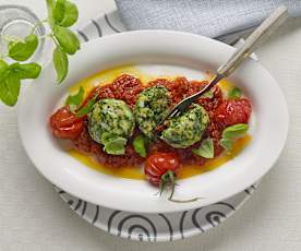 Dumplings aux épinards et coulis de tomates