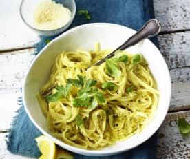 Linguine in Zitronen-Kräuter-Öl