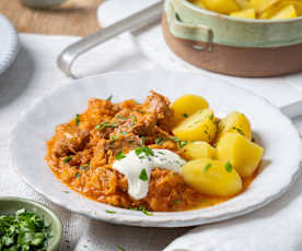 Szegediner Gulasch mit Erdäpfeln