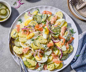 Schwedischer Kartoffelsalat mit Lachs