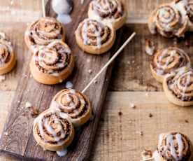 Mini brioches à la cannelle sur bâtonnet