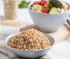 Gotowanie kaszy pęczak i warzyw na parze (w stacji Thermomix Friend®)