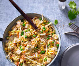 Salat mit Geflügel, Käse und Tofu