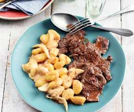 Bœuf aux oignons, paprika et gnocchis