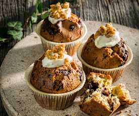 Ameisencupcakes mit Honigtopping und Haselnusskrokant