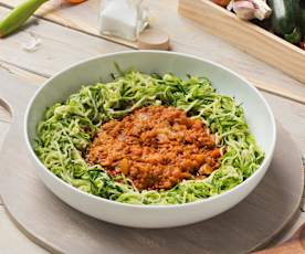 Zoodles con boloñesa rápida de lentejas