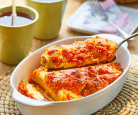 Canelones con carne, verduras y salsa de jitomate