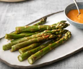 Asperges sauce romesco