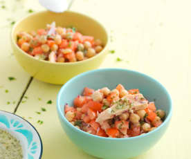 Salada de grão, tomate e atum com vinagreta de coentros e lima