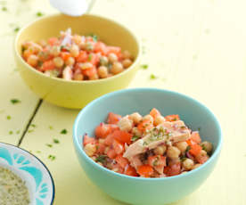 Salada de grão, tomate e atum com vinagreta de coentros e lima