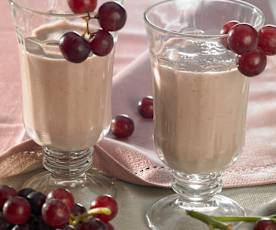 Joghurtfrischer Apfel-Trauben-Drink