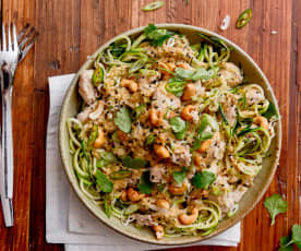 Frango de gengibre e sésamo com noodles de curgete