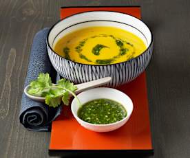 Kürbissuppe mit Korianderpesto