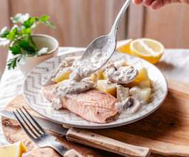 Saumon et pommes de terre sauce aux champignons
