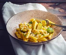 Pasta cavoletti di Bruxelles e pinoli