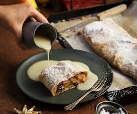 Birnenstrudel mit Vanillesauce (vegan)