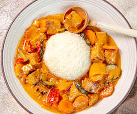 Curry di verdure e tempeh